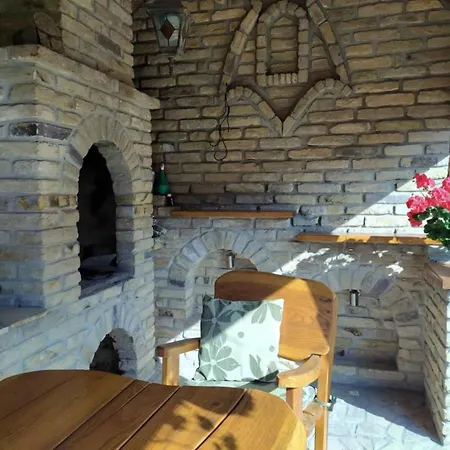 Nikola Apartment